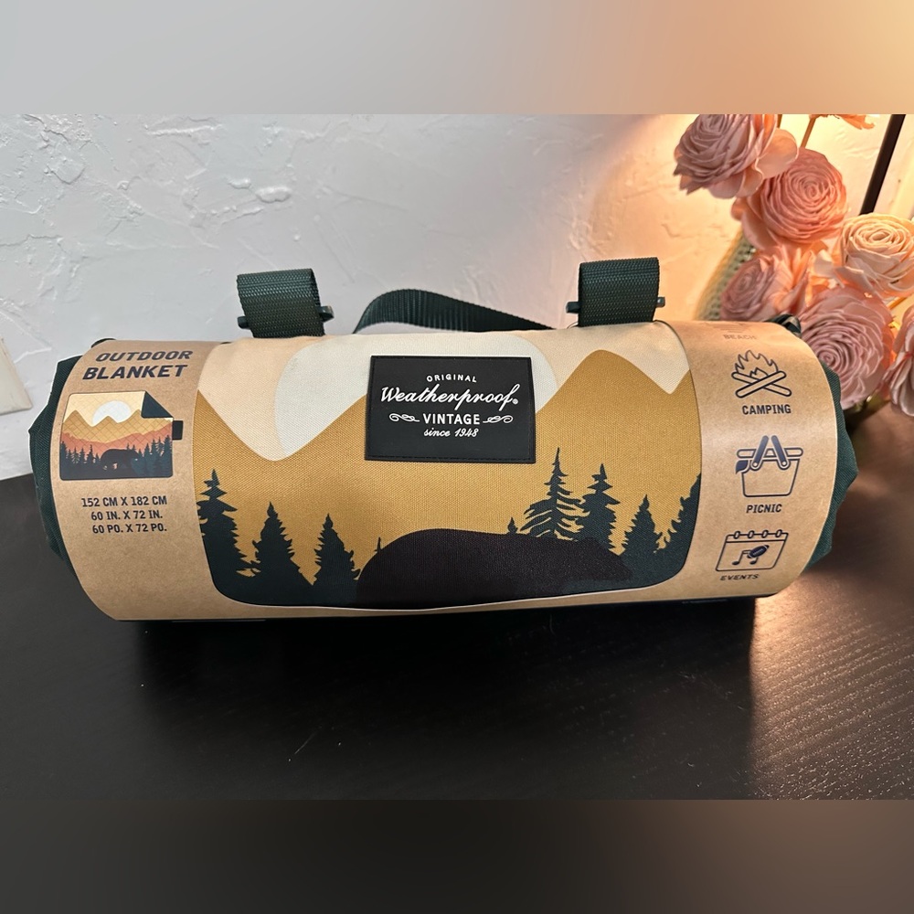 *NWT* Weatherproof Vintage Outdoor Blanket - BEAR - Great for Camping/Picnics